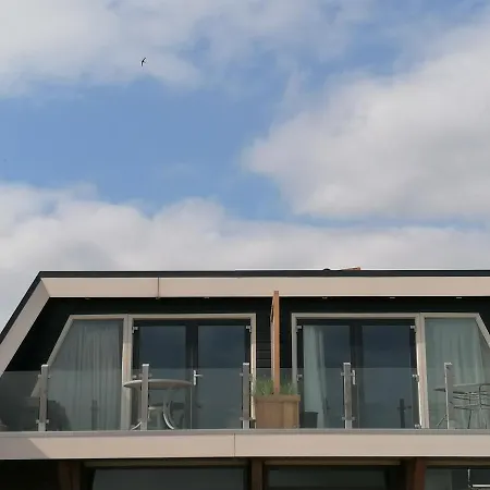 4t4 B Apartment *