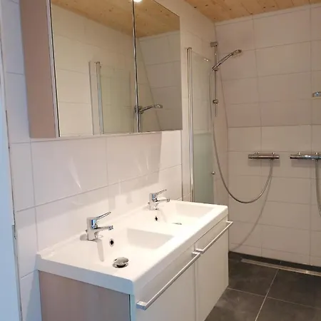 4t4 B Apartment *