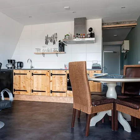4t4 B Apartment *