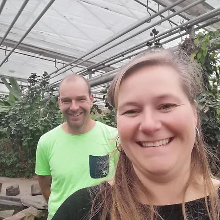 4t4 B * إغموند آن دن هوف